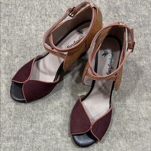 Vintage Farylrobin Burgundy and Gold Shimmer Cross Strap Heels W’s Sz 8.5